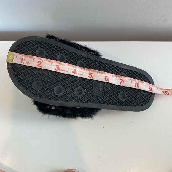 Black Slides Faux Fur and Pearl sandals size 6 - Picture 12 of 12